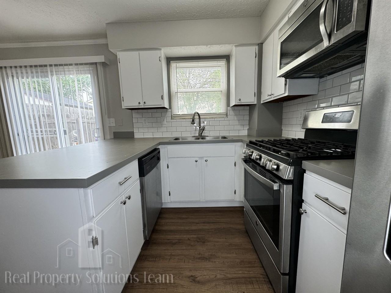 2724 Walden Bluff Court - Photo 4 of 10