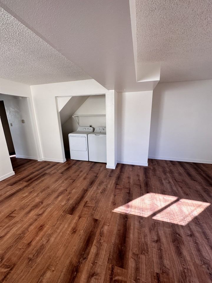 451 Davis Road - Photo 4 of 8