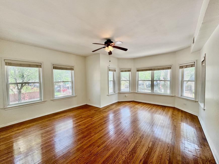 6042 North Kenmore Avenue - Photo 2 of 10