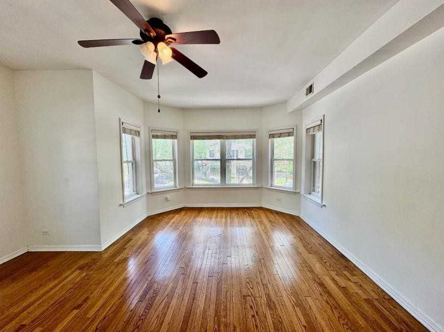 6042 North Kenmore Avenue - Photo 3 of 10