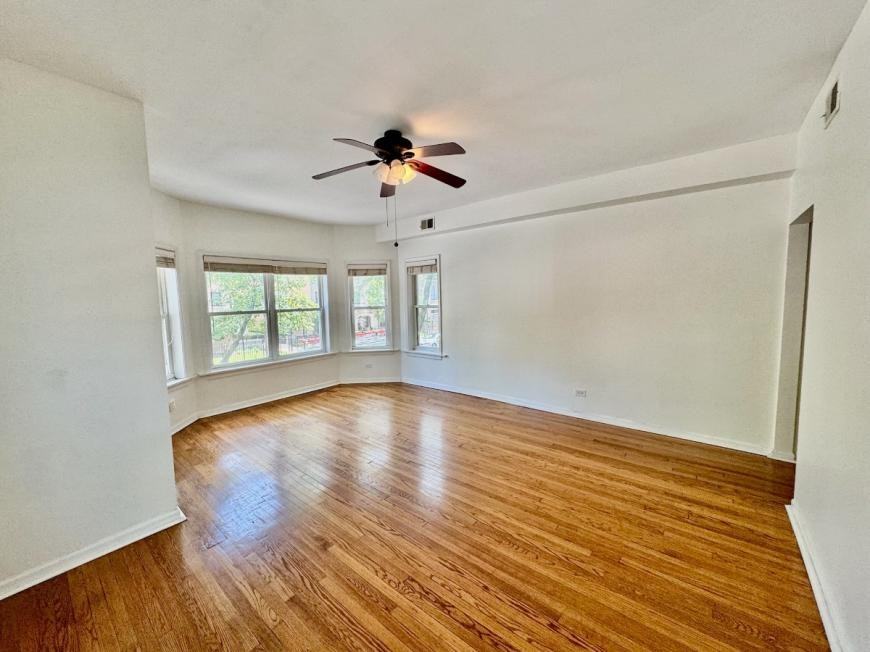 6042 North Kenmore Avenue - Photo 4 of 10