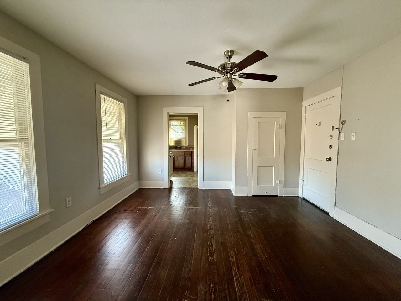 3100 Avenue G - Photo 4 of 12