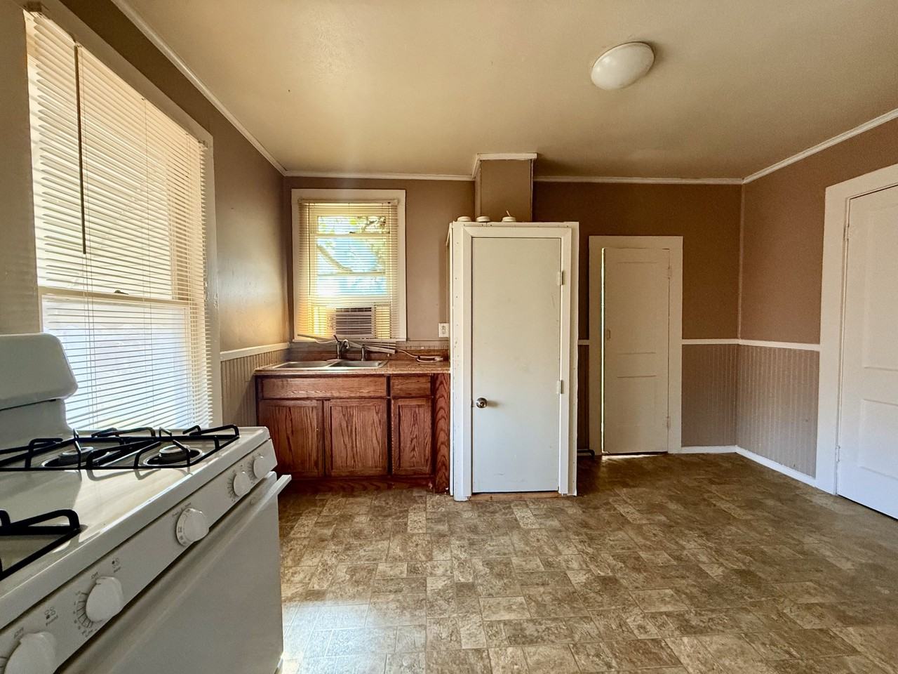 3100 Avenue G - Photo 5 of 12