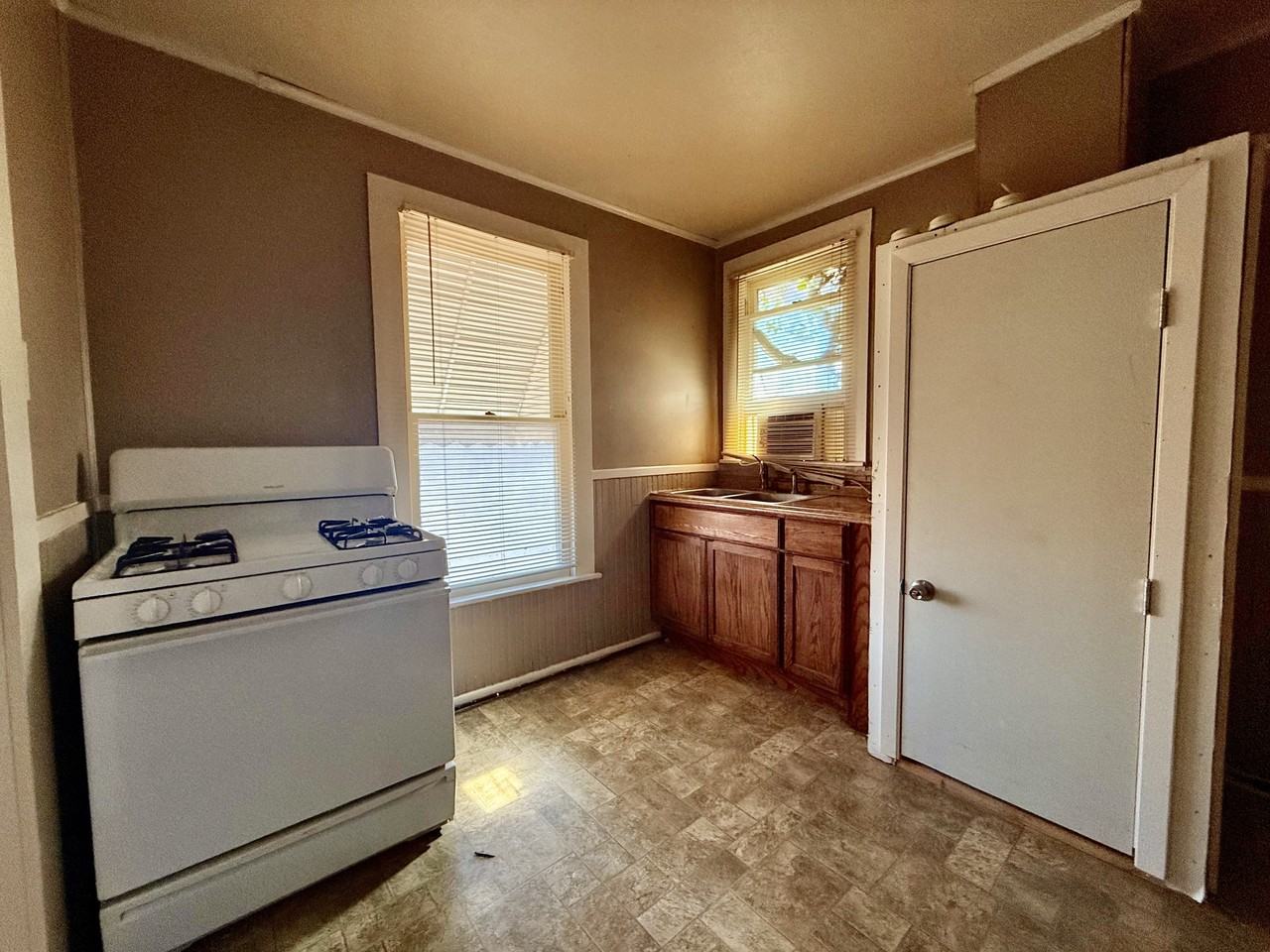 3100 Avenue G - Photo 6 of 12