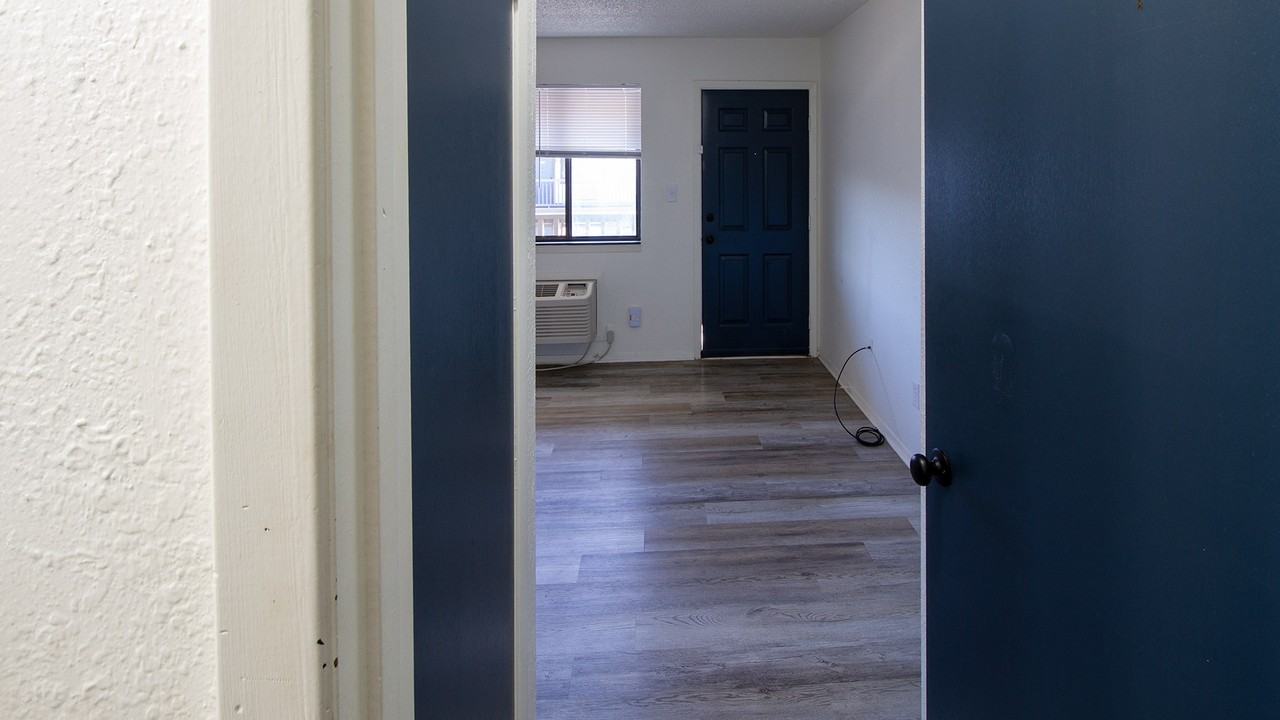 3321 W. Zoo Blvd. - Photo 3 of 10