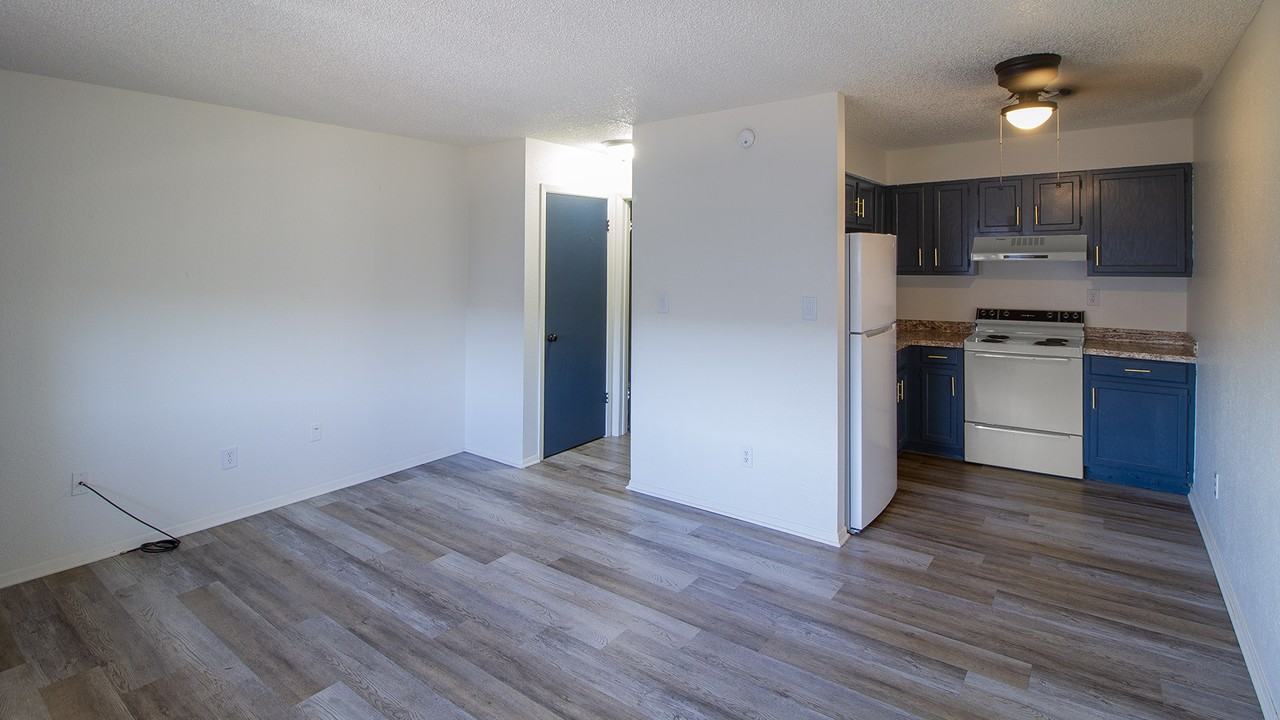 3321 W. Zoo Blvd. - Photo 4 of 10