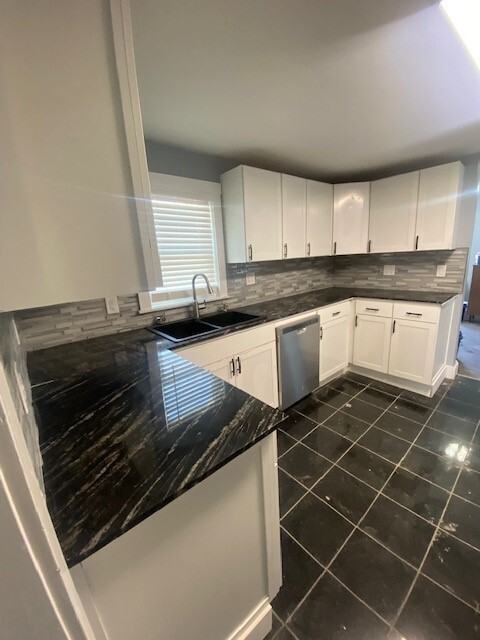 1710 East Fayette St - Photo 3 of 30