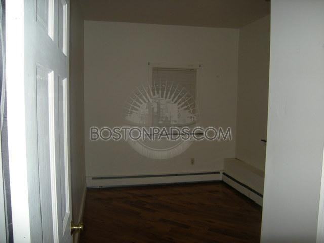 585 Shirley St 1 - Photo 3 of 6