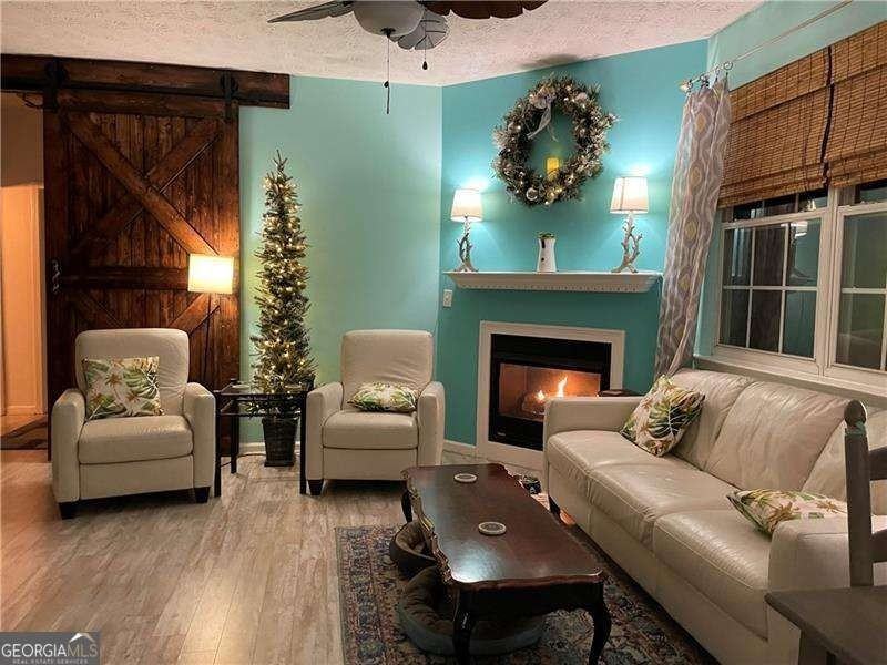 968 Windcroft Cir Nw - Photo 3 of 15