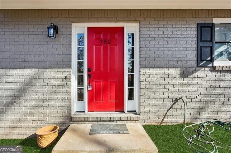 752 Barnes Mill Trace Northeast - Photo 4 of 27