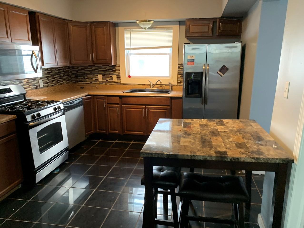 141 Lexington Ave - Photo 7 of 36