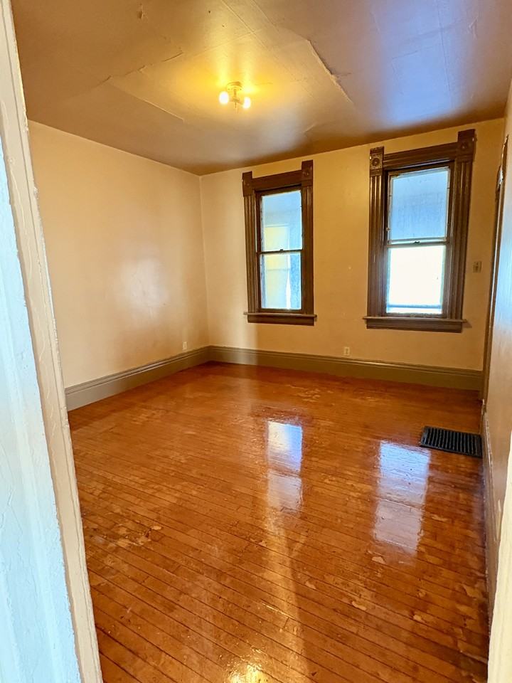 207 E Burleigh St #1 - Photo 3 of 9