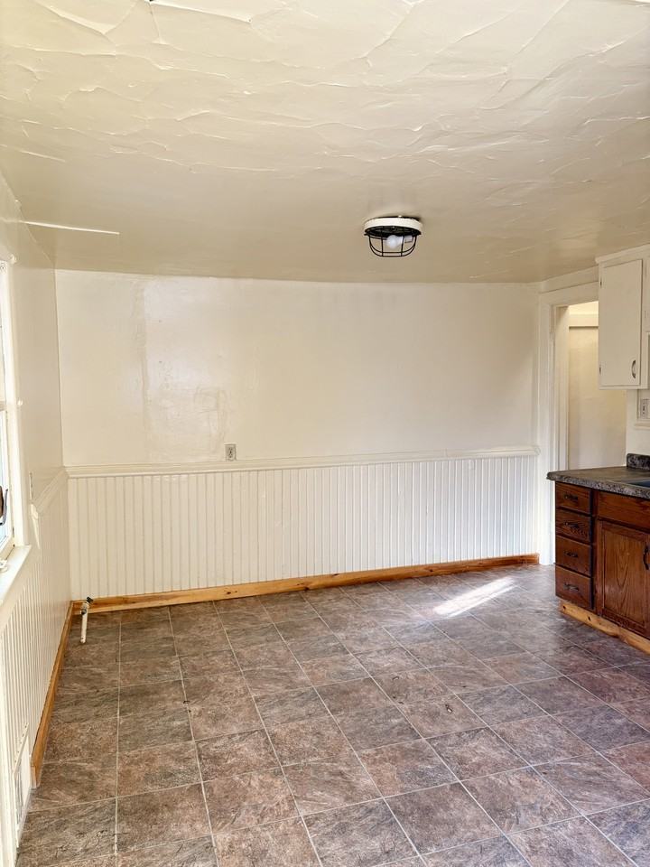 207 E Burleigh St #1 - Photo 4 of 9