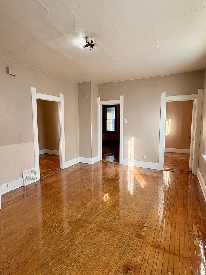 207 E Burleigh St #1 - Photo 5 of 9