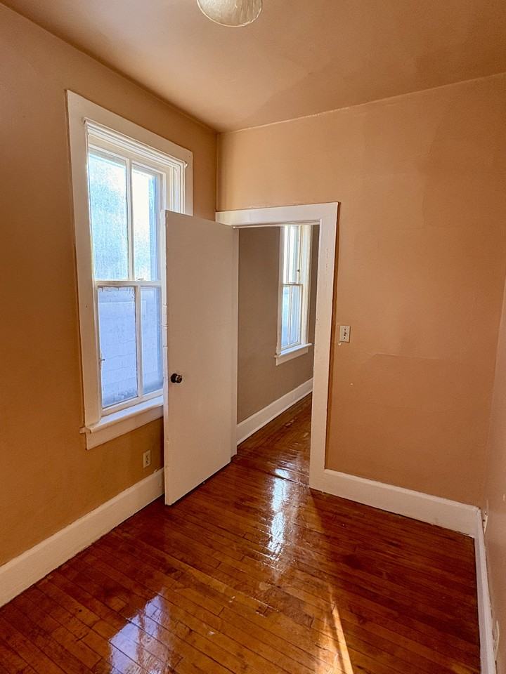 207 E Burleigh St #1 - Photo 6 of 9