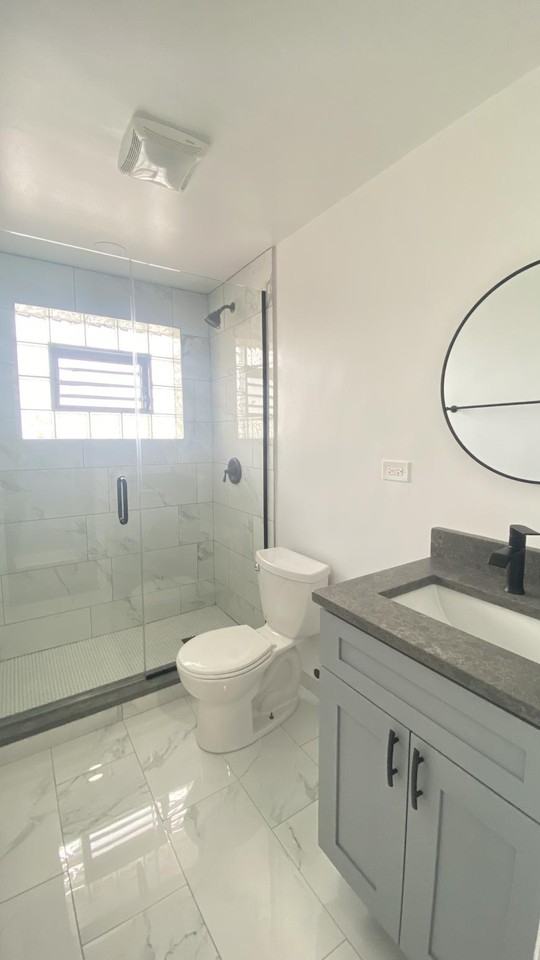 2807 North Mcvicker Avenue - Photo 3 of 10