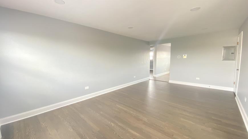 2807 North Mcvicker Avenue - Photo 6 of 10