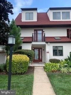 10-B Queen Elizabeth Ct - Photo 6 of 20