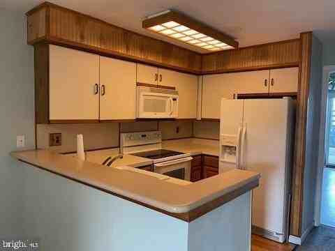 10-B Queen Elizabeth Ct - Photo 7 of 20