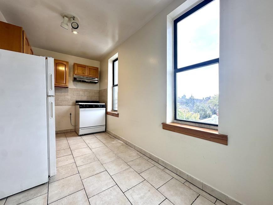 10 Adrian Avenue - Photo 7 of 10