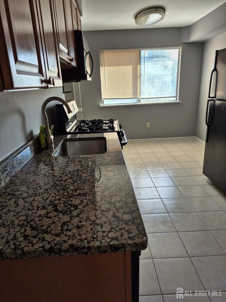 915 Edison Glen Ter - Photo 4 of 26