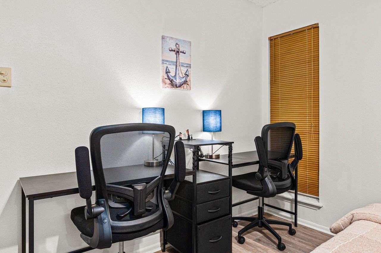 Leafy Hollow - Photo 2 of 18