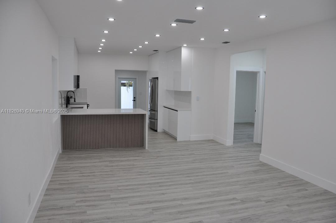 261 Nw 46th Ave - Photo 3 of 8