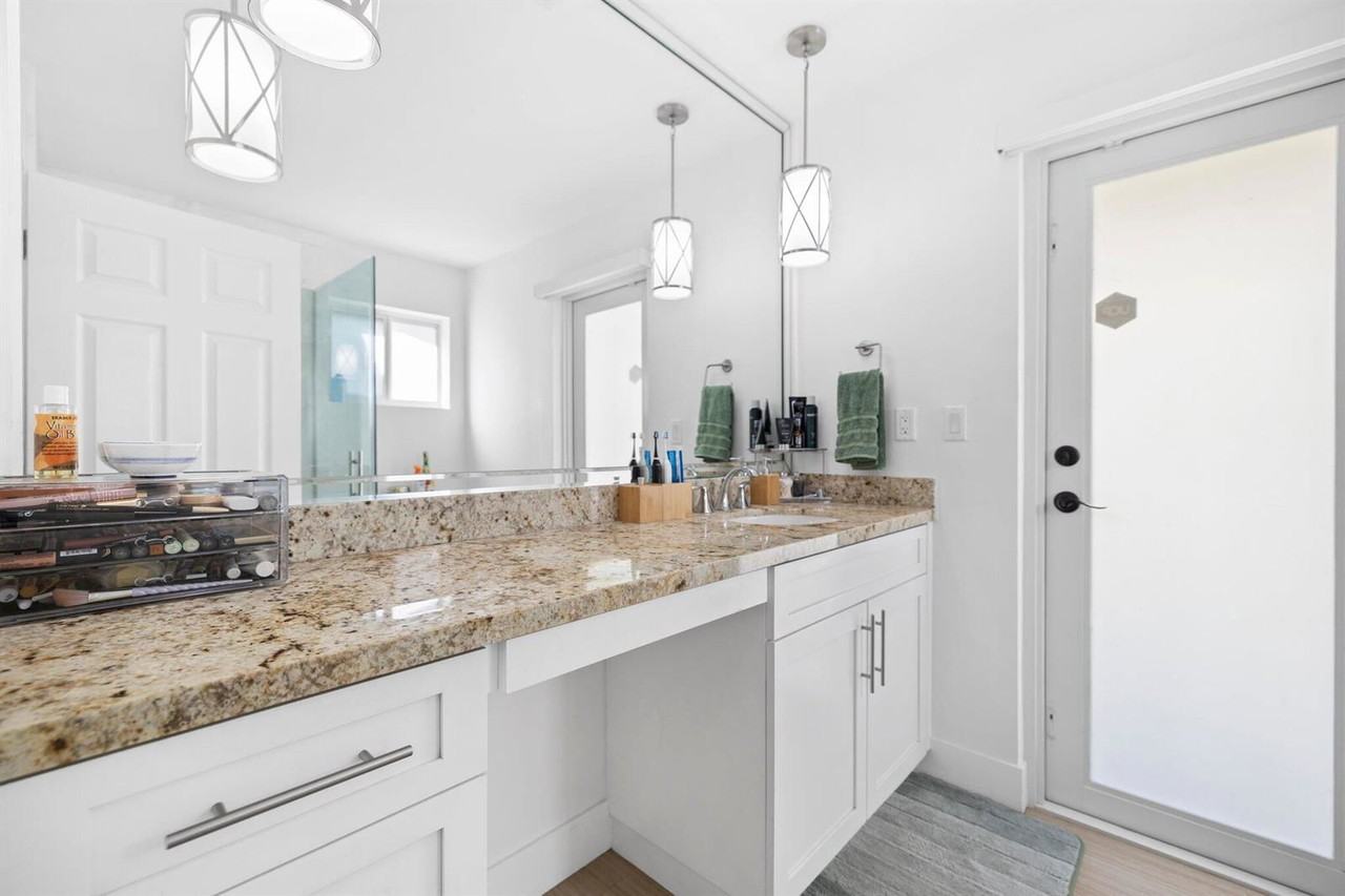 811 Capri St - Photo 3 of 8