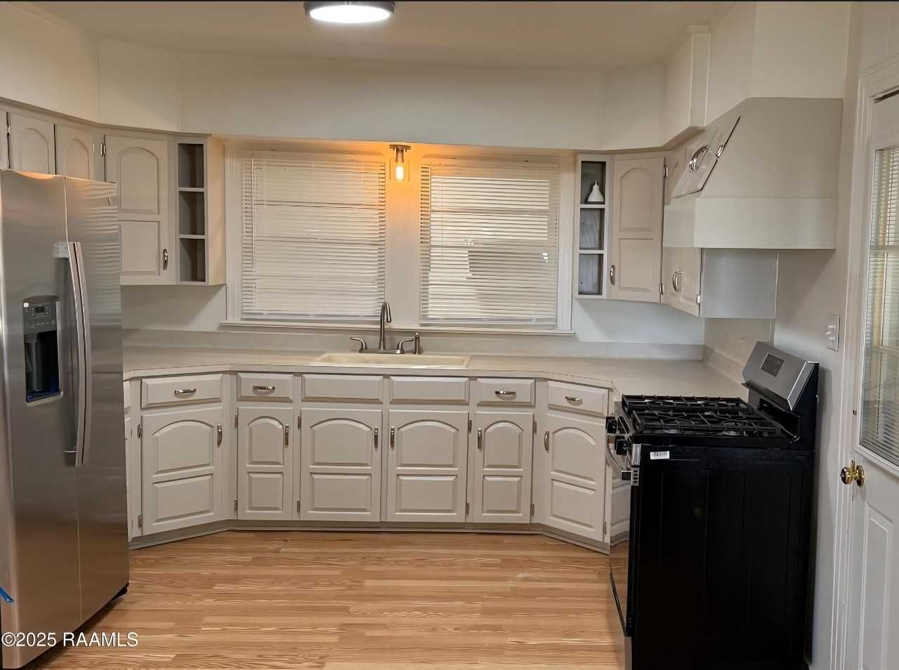 2418 N University Ave - Photo 5 of 17