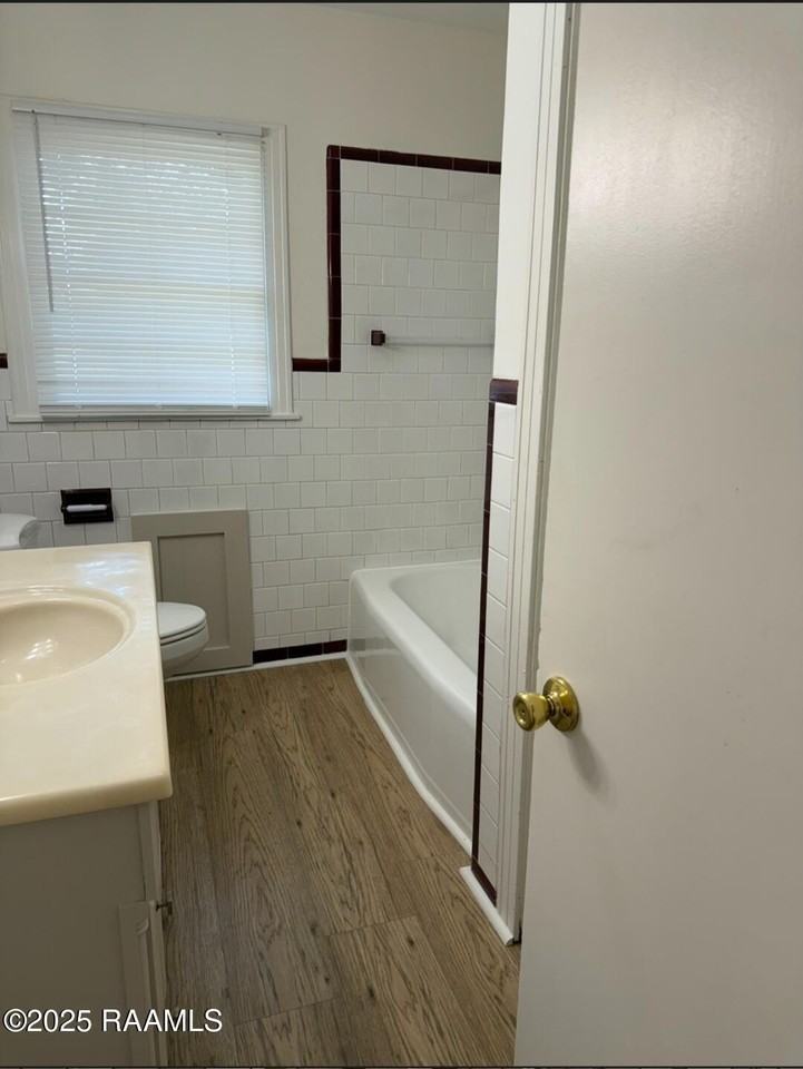 2418 N University Ave - Photo 7 of 17