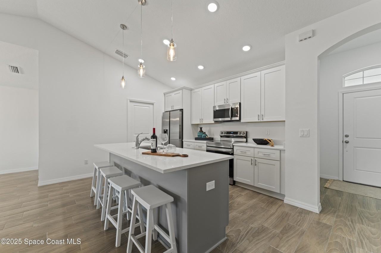 1938 Jupiter Blvd Sw - Photo 4 of 20