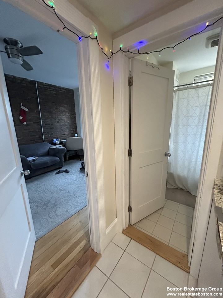 42 Hemenway St #22 - Photo 4 of 15