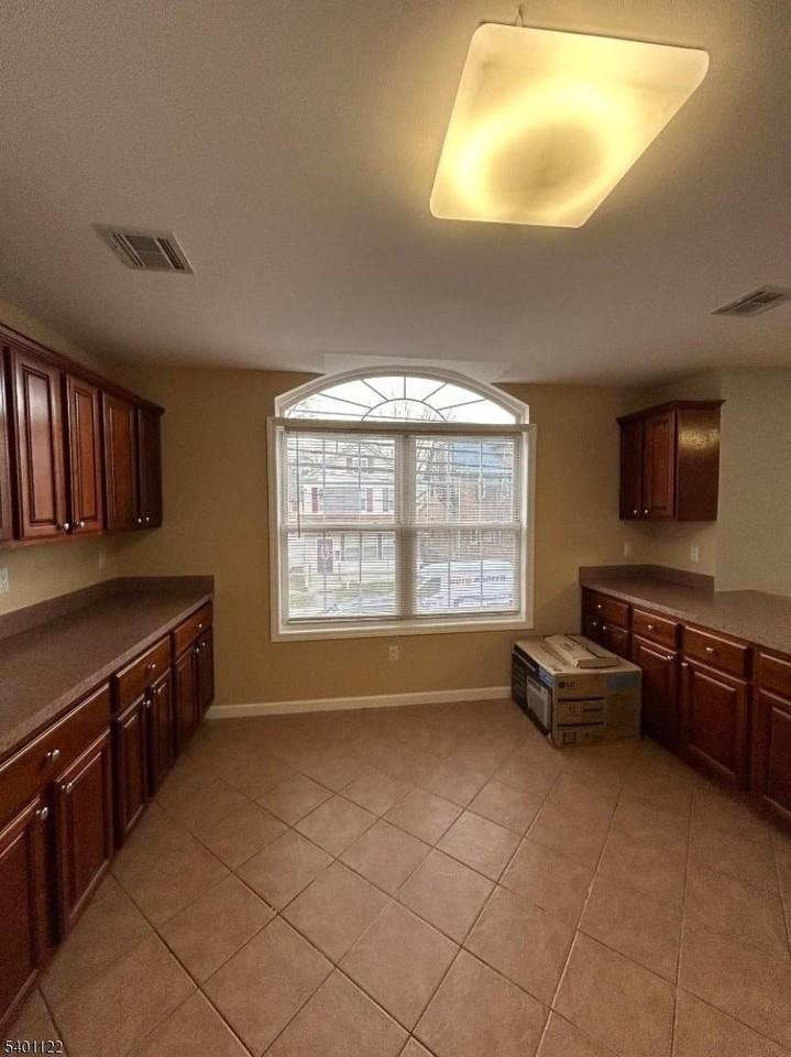 150 Orange St - Photo 5 of 15