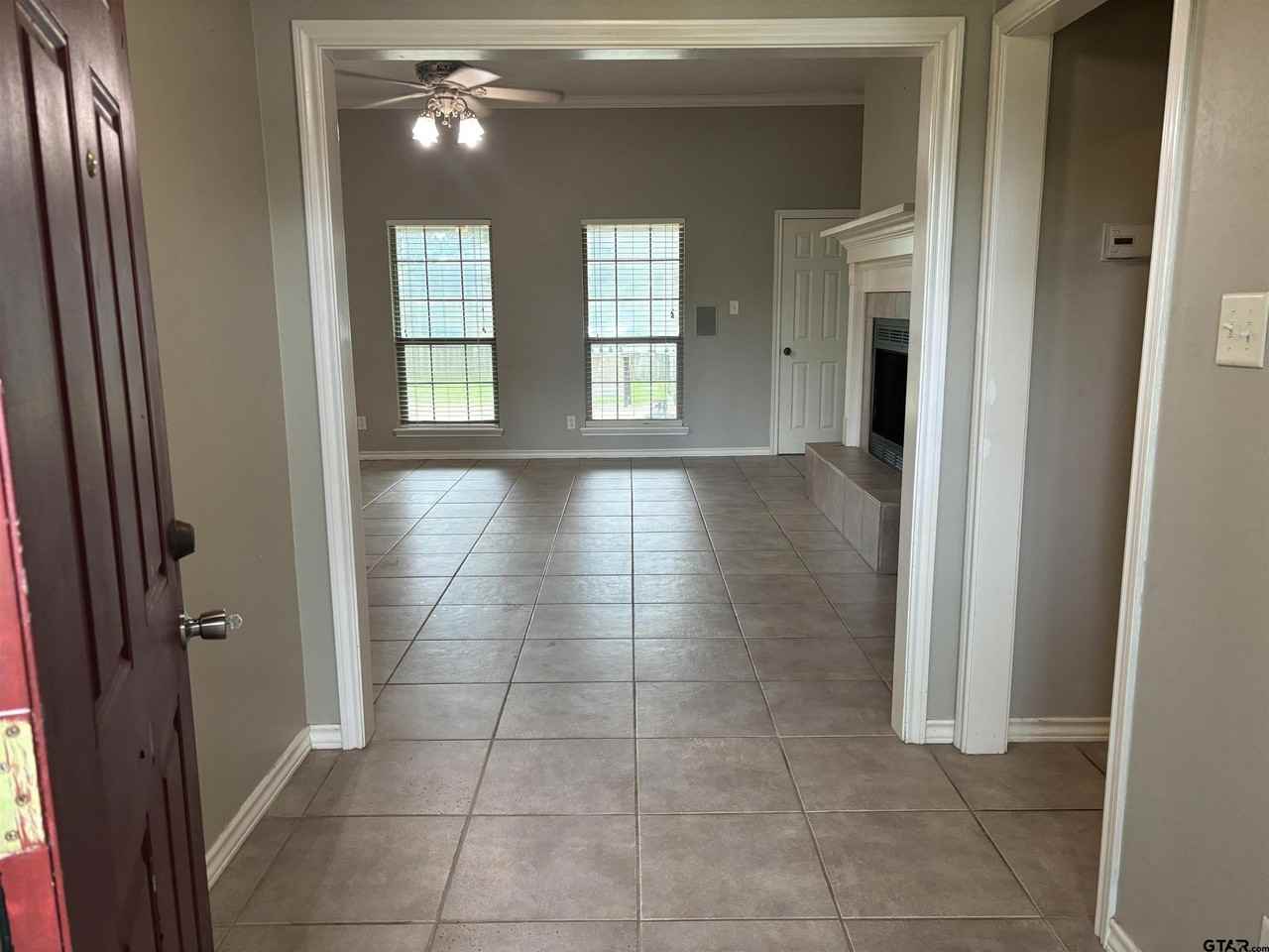 1202 Arnold Lane - Photo 4 of 30