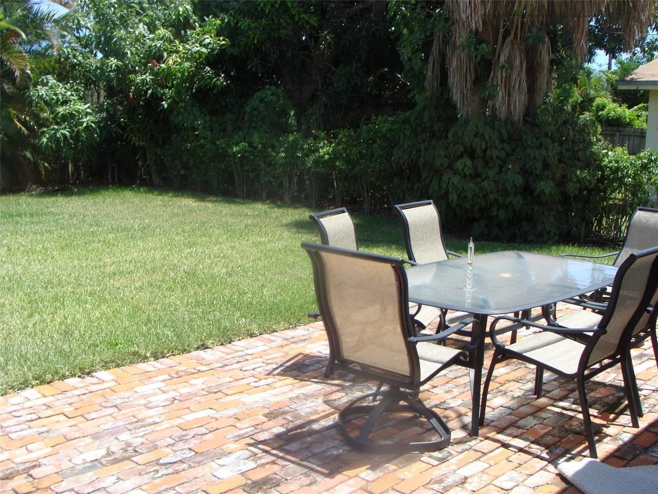 1616 Northeast 17th Avenue - Photo 2 of 6