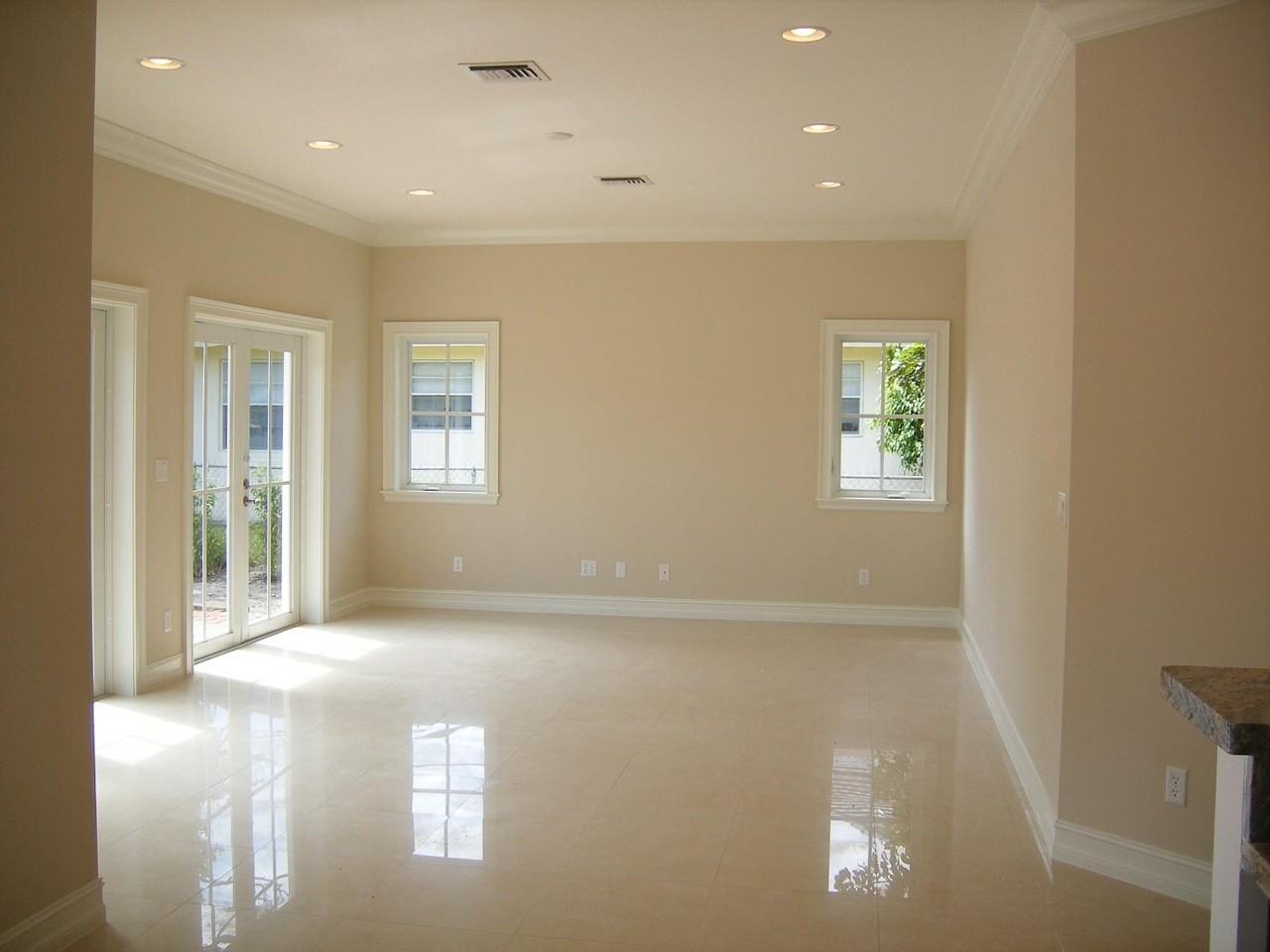 1616 Northeast 17th Avenue - Photo 3 of 6