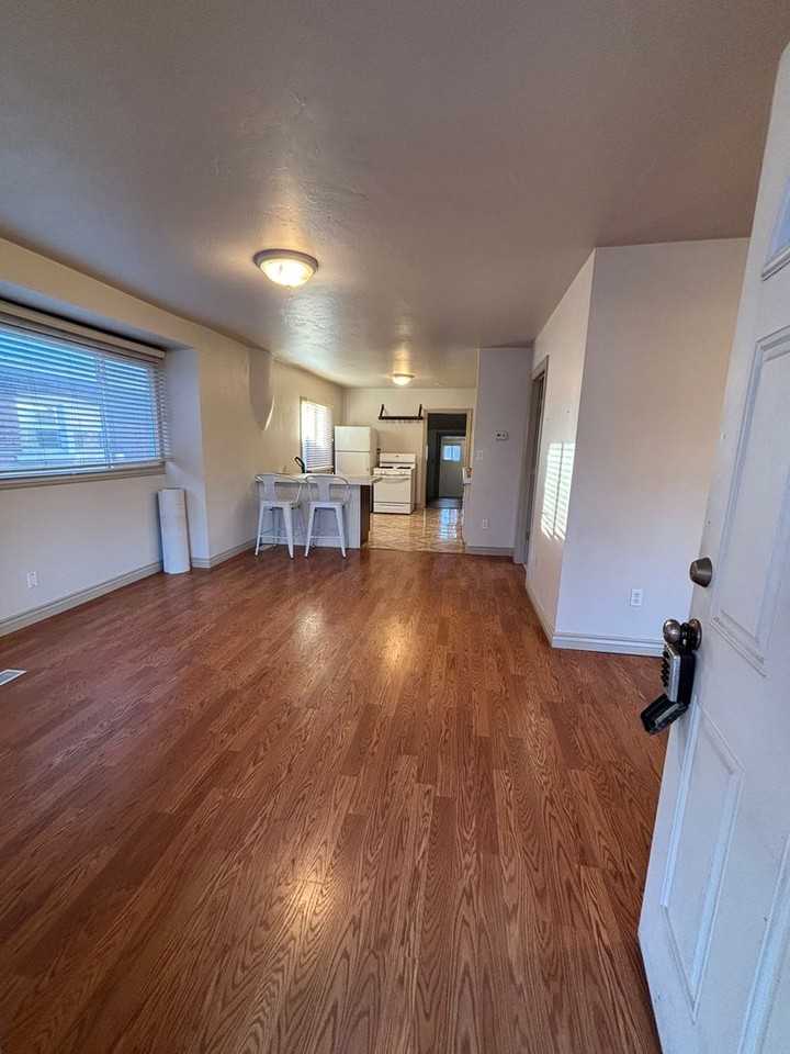 612 South Harmony Court - Photo 4 of 50