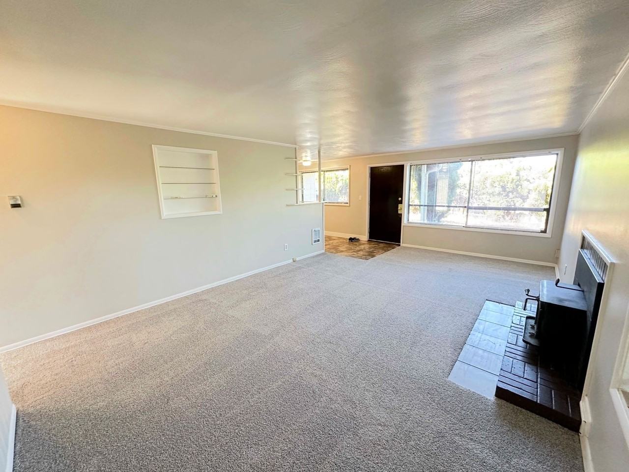 17046 1st Ave Ne - Photo 2 of 14