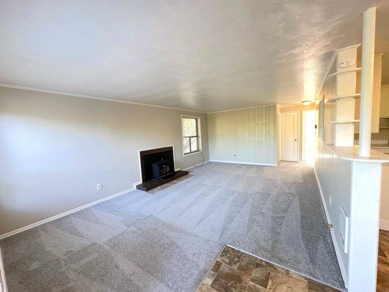 17046 1st Ave Ne - Photo 3 of 14