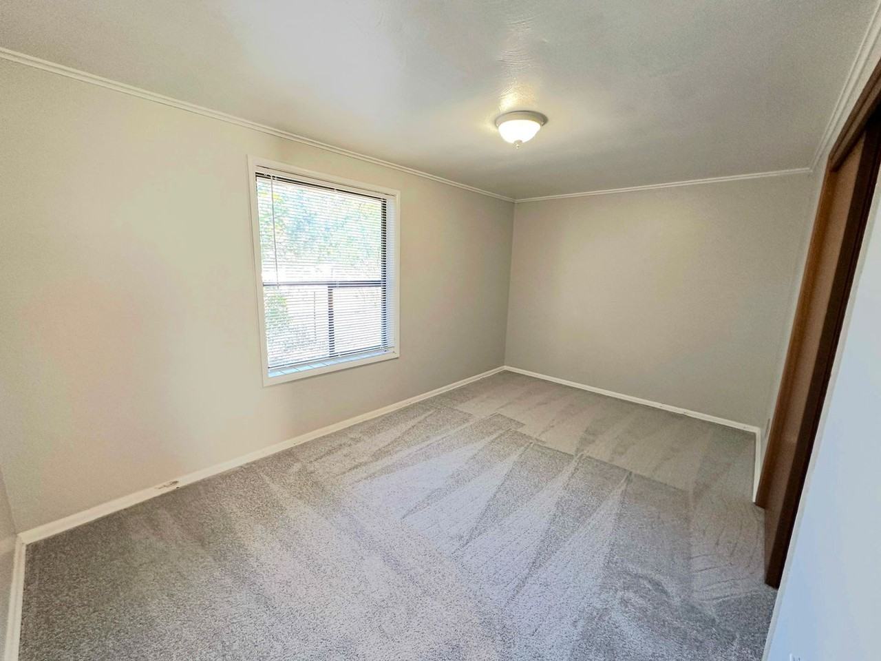 17046 1st Ave Ne - Photo 7 of 14