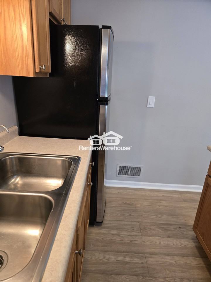 5580 Shorewood Ln - Photo 5 of 17