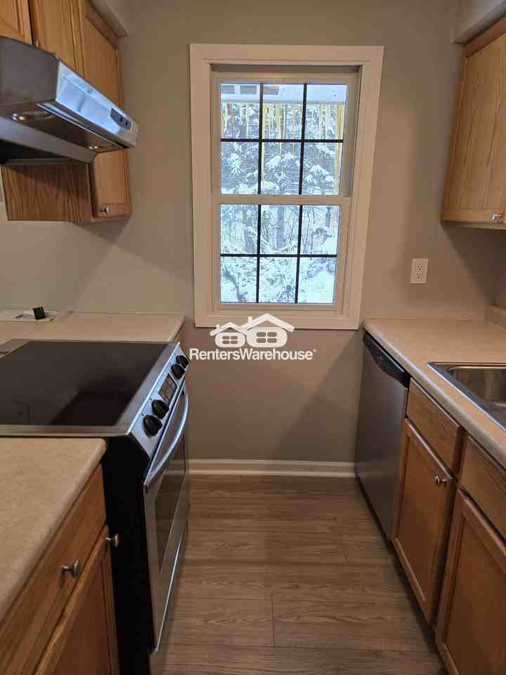 5580 Shorewood Ln - Photo 6 of 17