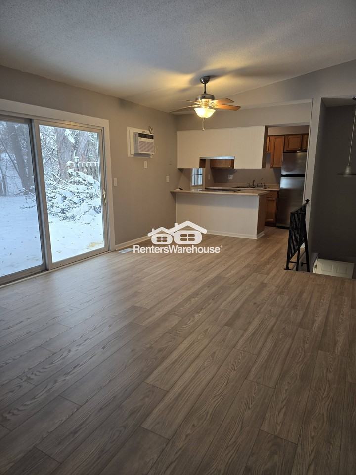 5580 Shorewood Ln - Photo 7 of 17