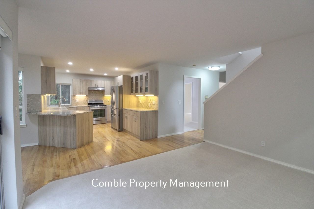 23228 Ne 21st Pl - Photo 3 of 17