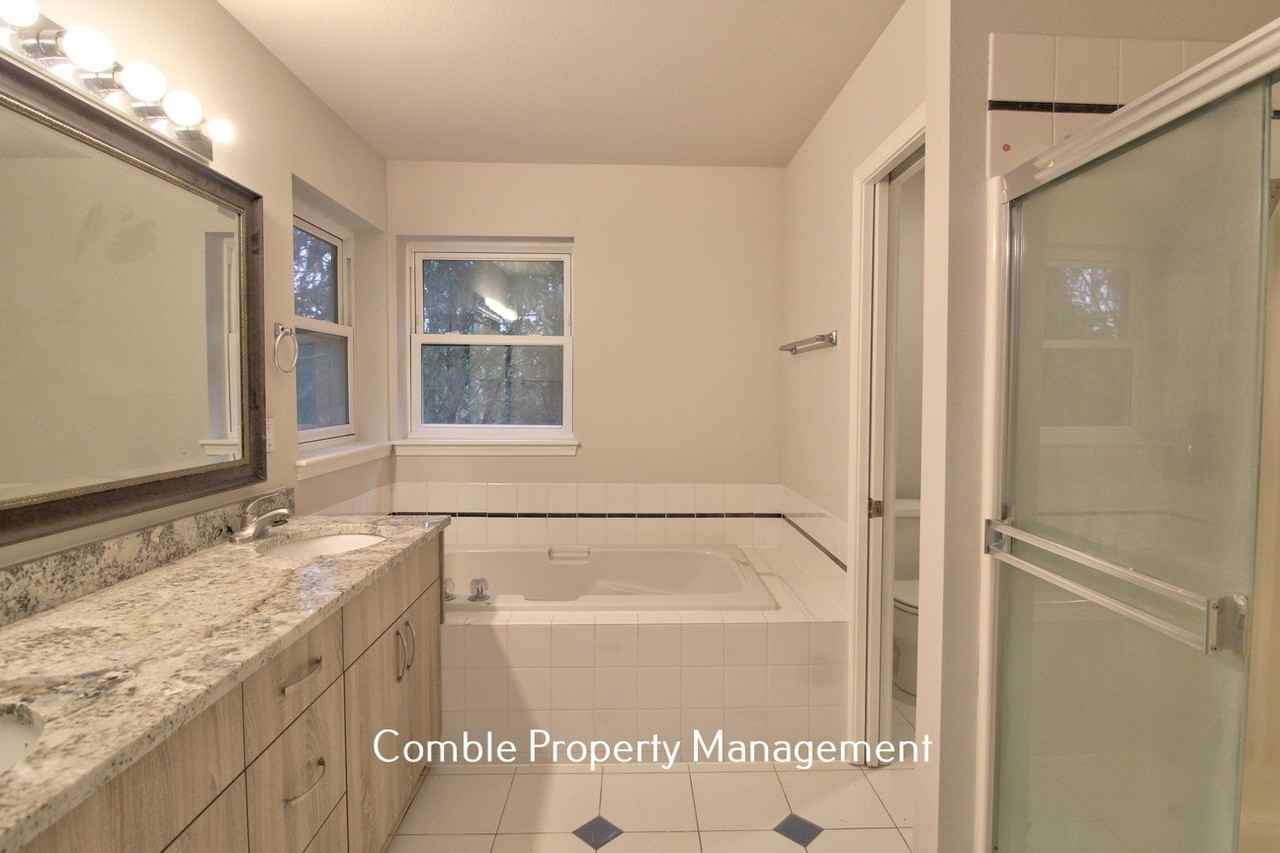 23228 Ne 21st Pl - Photo 5 of 17