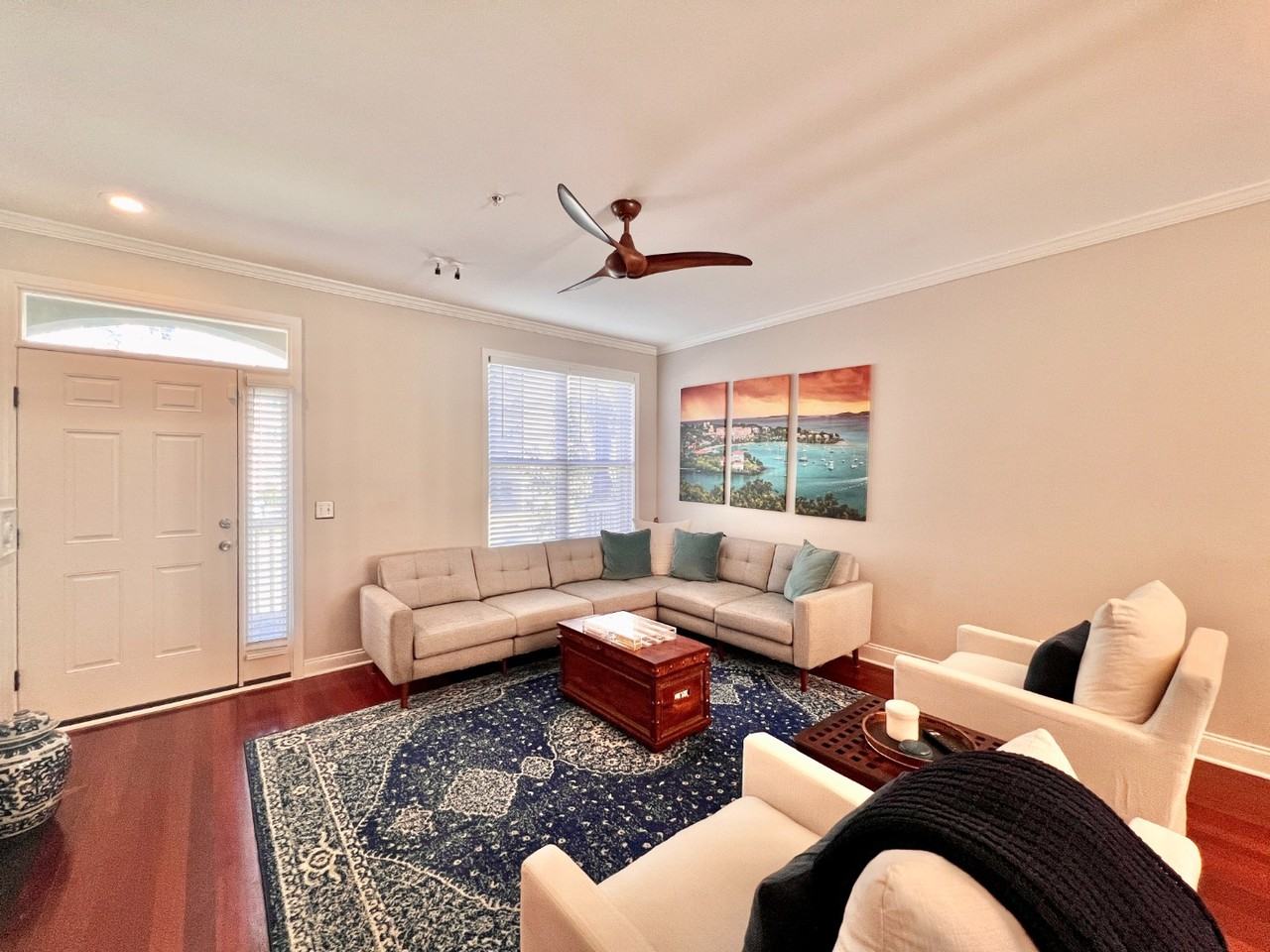 833 W 4th St - Photo 4 of 34