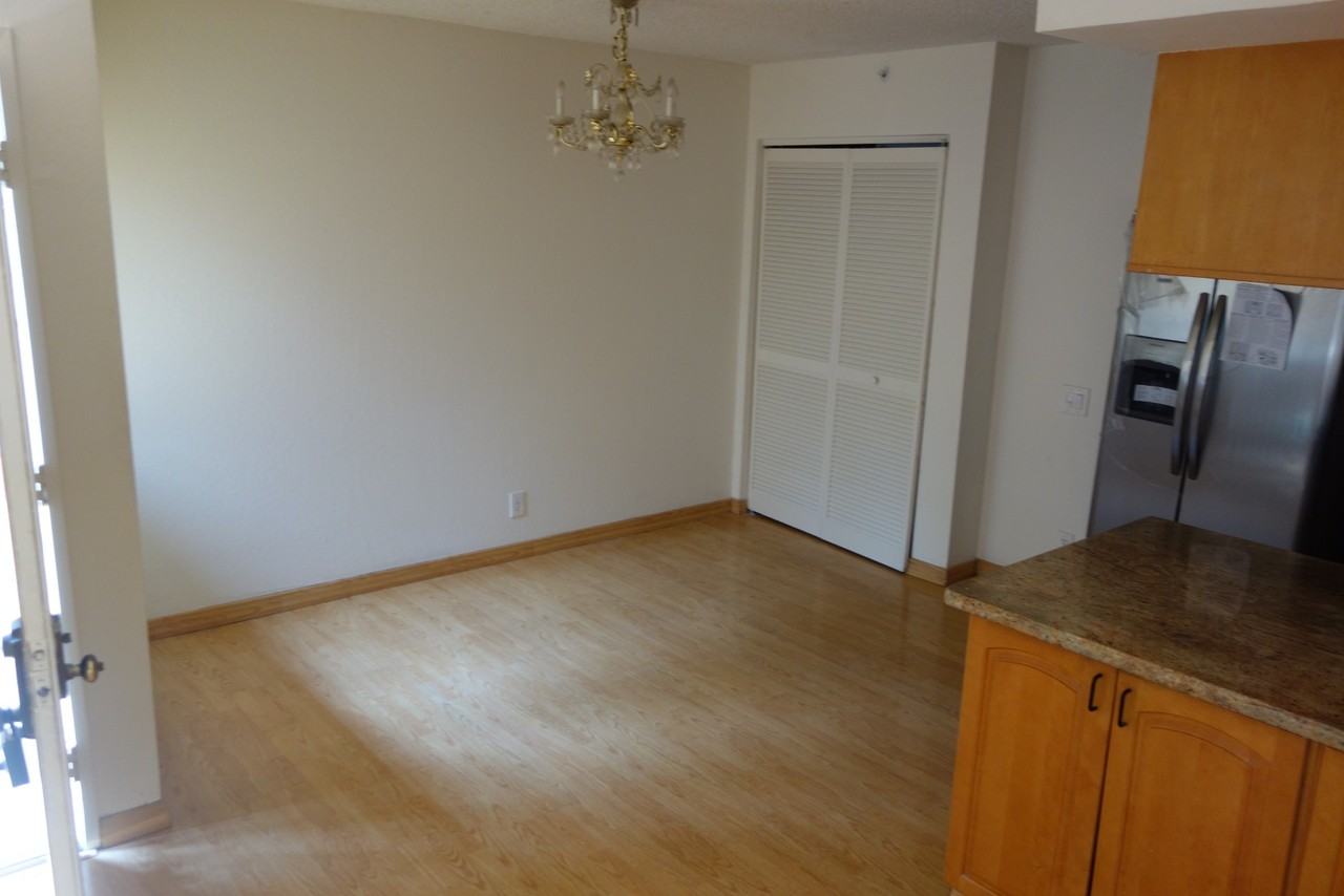 215 East Warren Common - Photo 6 of 29