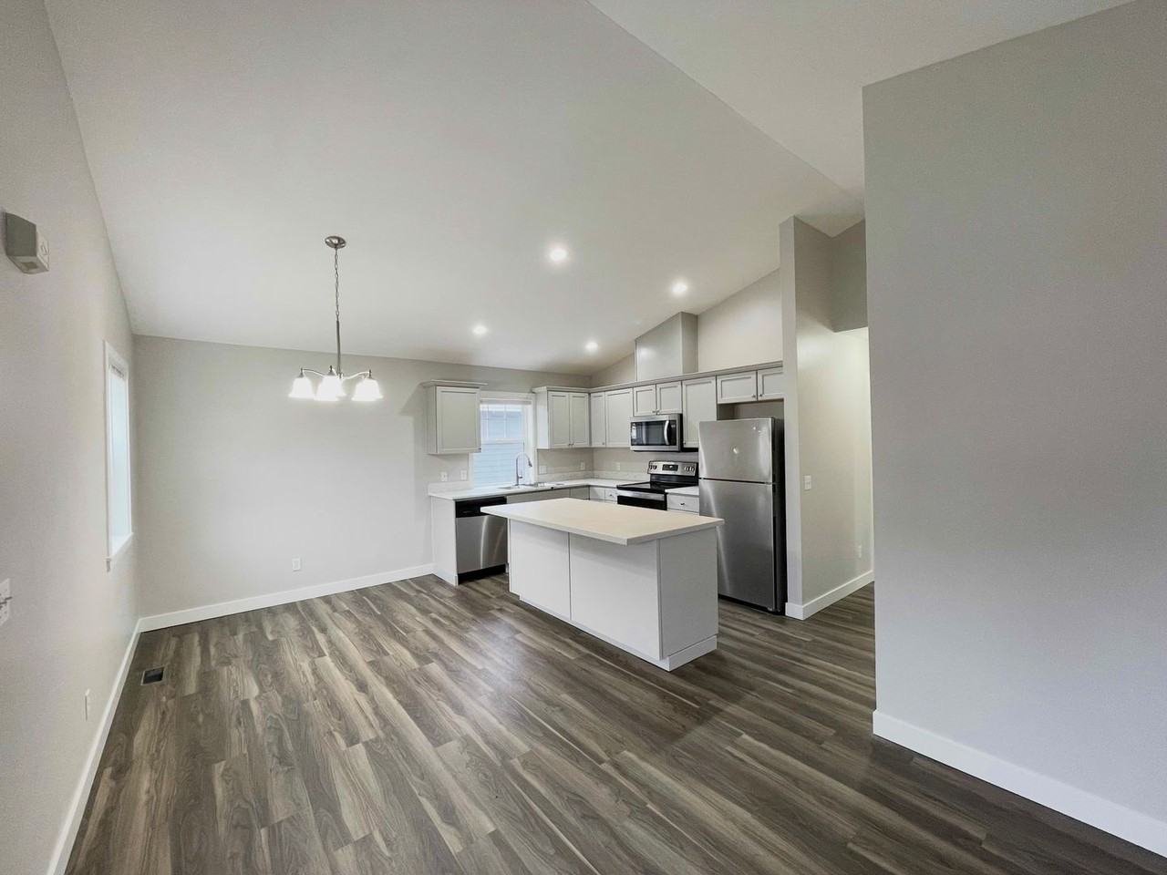 738 2nd Ave N - Photo 3 of 11