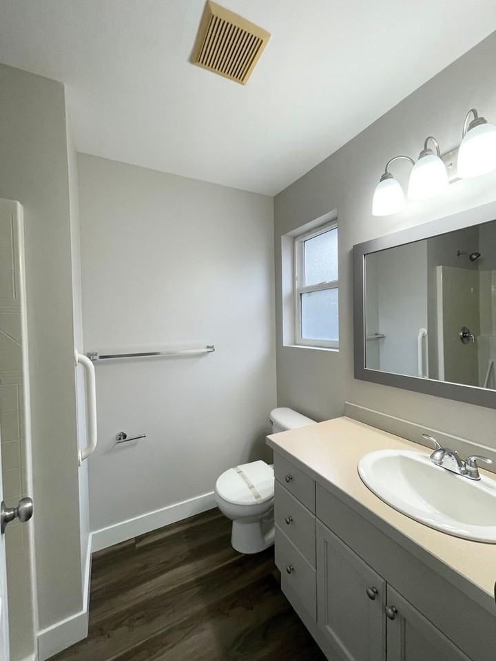 738 2nd Ave N - Photo 5 of 11