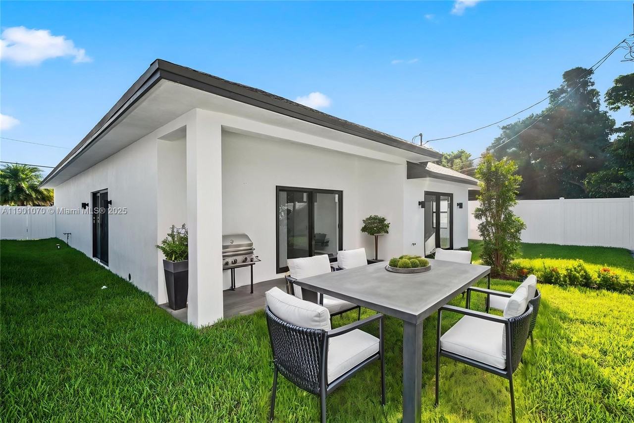 1041 West Lakewood Road - Photo 3 of 8